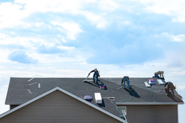 How Local Roofing Contractors Ensure Quality and Efficiency in Roof Installation